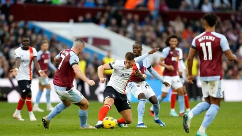 Đội hình câu lạc bộ bóng đá Luton Town gặp Aston Villa 02
