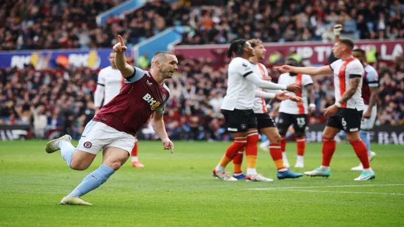 Đội hình câu lạc bộ bóng đá Luton Town gặp Aston Villa 01
