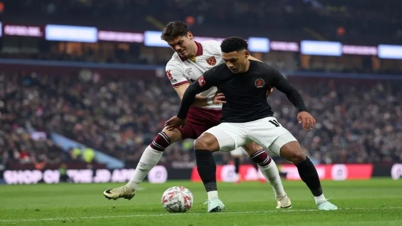 Aston Villa đấu với West Ham 02