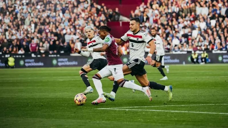Số liệu thống kê về Aston Villa gặp Manchester United 02